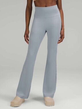LULULEMON Women's Groove Super-High-Rise Flared Pant Nulu Size 8 In Chambray